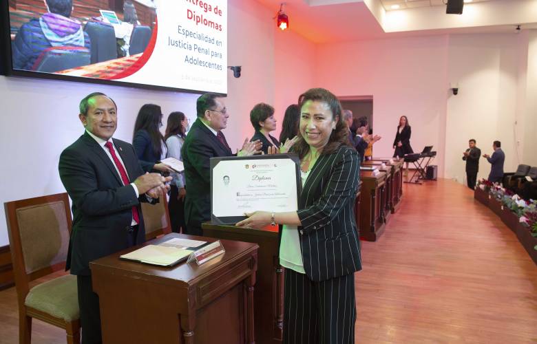 Egresan expertos en Justicia Penal para Adolescentes