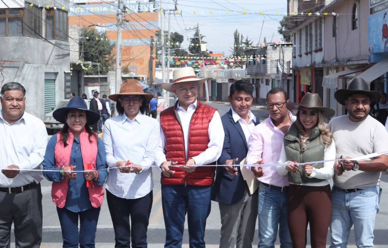 Estrena San Antonio Buenavista rehabilitación con mezcla asfáltica de calle y redes hidráulicas y drenaje 