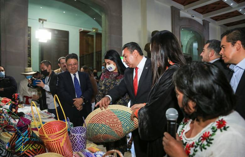 Impulsa PRI trabajo de artesanos mexiquenses con exposiciones en la Cámara de Diputados
