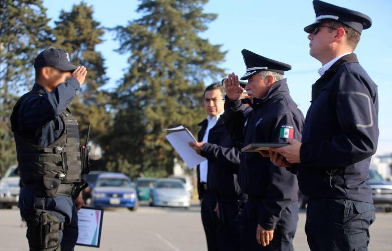 Reciben policías de metepec reconocimiento por su trabajo