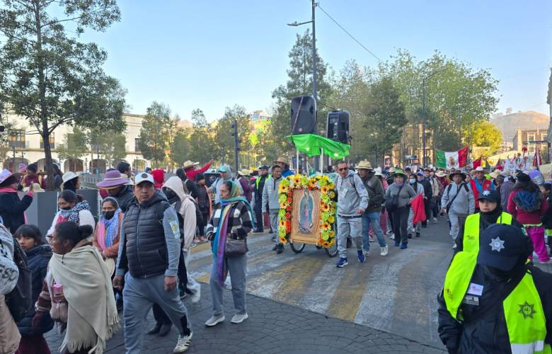 Peregrinos cruzan Toluca sin incidentes rumbo a la Basílica de Guadalupe