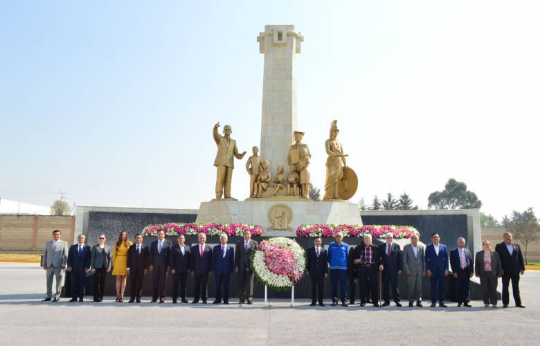 Guardia de Honor en el SMSEM, conmemorando el Día de las maestras y los maestros