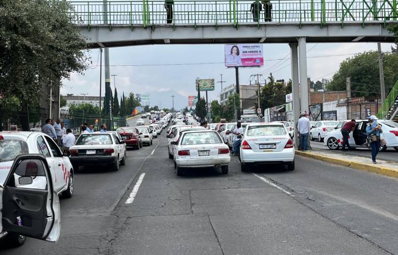 Taxistas del Valle de Toluca protestan contra operativos y desquician el tránsito en Toluca