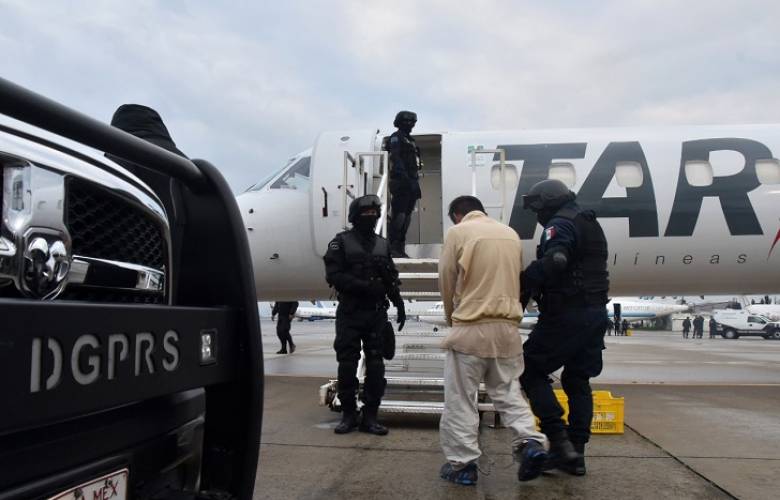 Secretaría de seguridad  traslada a más de 120 personas privadas de su libertad al penal federal  de islas marías