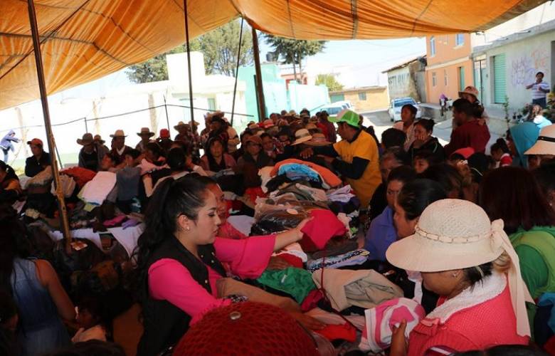 Entregan prendas para población vulnerable de santa maría del monte