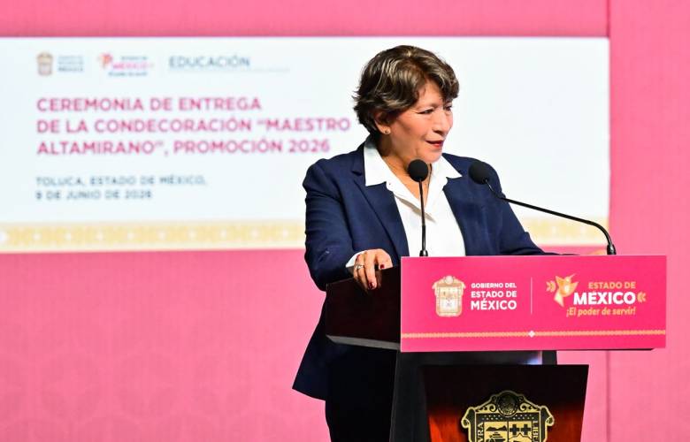 Reconoce Delfina Gómez a 399 docentes mexiquenses por más de 40 años de servicio