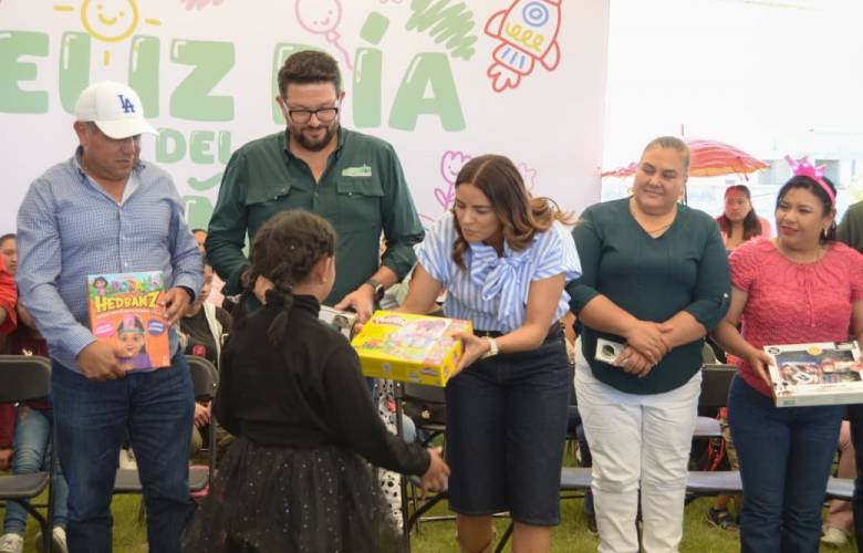 Festeja Almoloya de Juárez a niñas y niños con jornada llena de juegos, música y regalos
