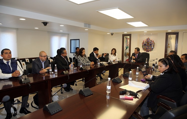 Izcalli construye 70 arcotechos en escuelas y espacios públicos