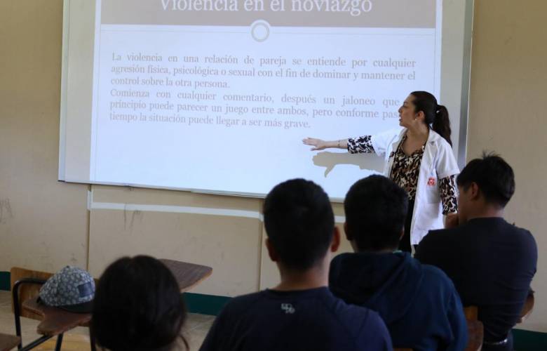 Previene Huixquilucan violencia en el noviazgo con pláticas en escuelas