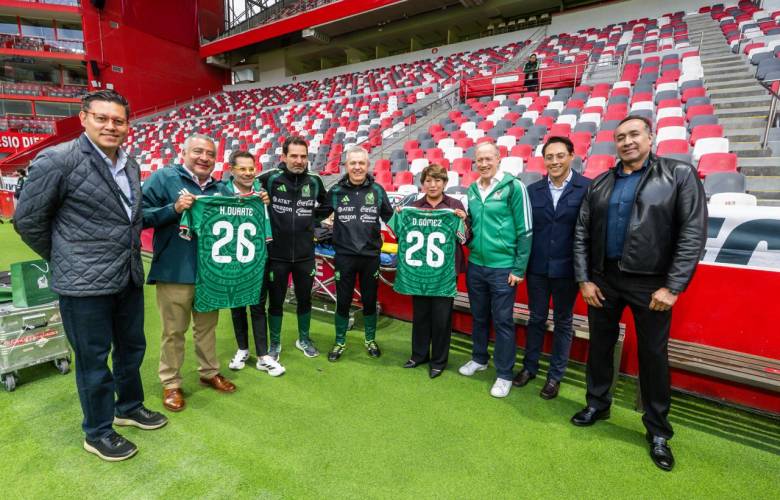 Visita Delfina Gómez a la Selección Mexicana previo al duelo ante Serbia