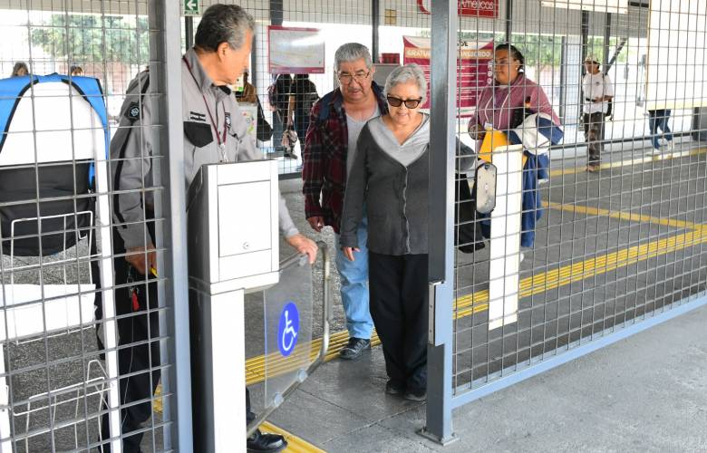 Favorecen a personas con discapacidad, adultos mayores y niños con 49 millones de viajes gratuitos en Mexibús y Mexicable