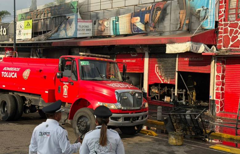 Consume incendio decenas de locales comerciales junto a la Terminal de Toluca