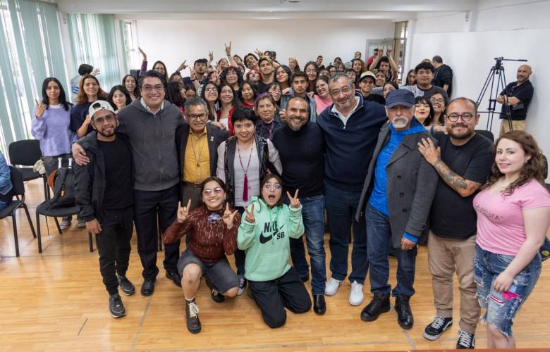 Comparte Noé Hernández experiencia profesional con estudiantes de Artes Teatrales de la UAEMéx