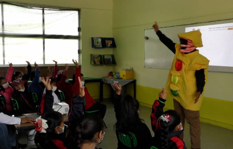 Surgen en escuelas de Toluca los guardianes de seguridad vial 