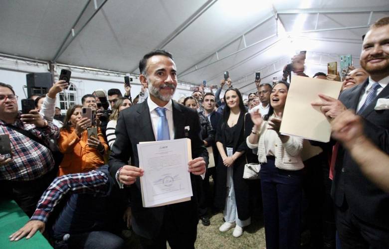 Recibió Fernando Flores Constancia de Mayoría para gobernar otro trienio Metepec