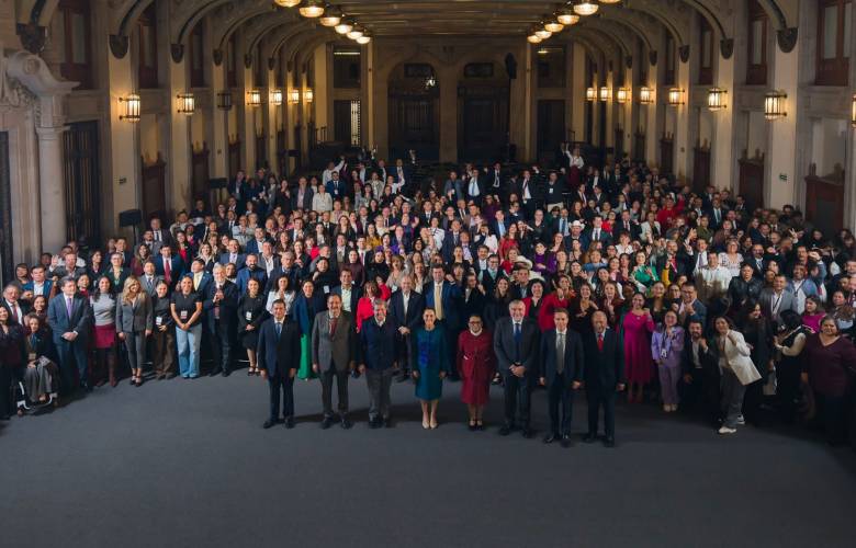 Reune la Presidenta a legisladores de la 4T en Palacio Nacional 