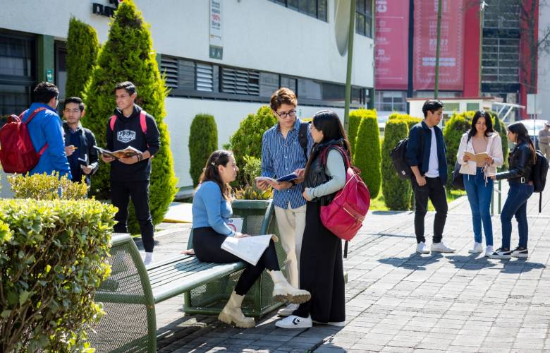 Crece matrícula de la UAEMéx: alcanza cifra histórica de 96 mil estudiantes en todos los niveles