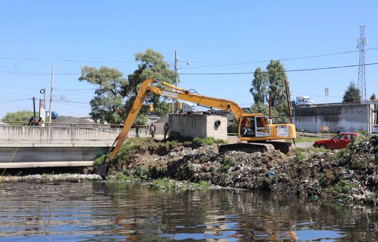Intensifican desazolve del río Lerma para evitar inundaciones