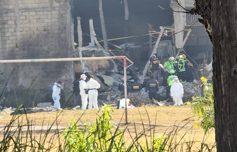 Inician peritajes en avionazo desplomando y buscan a cuerpos de tres de los 10 tripulantes fallecidos