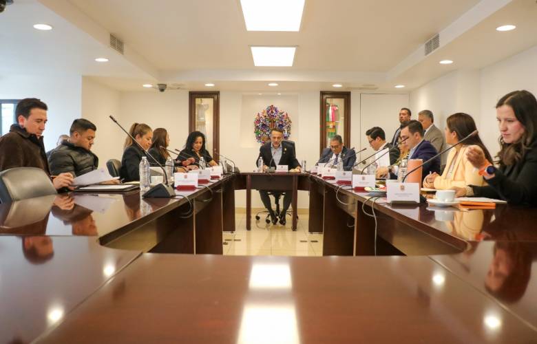 Logra Fernando Flores aumento histórico a salarios de policías de Metepec 