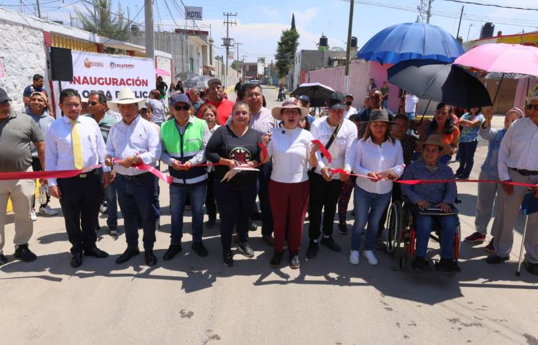 Inaugura Azucena Cisneros repavimentación de tres calles en Santa Cruz Venta de Carpio