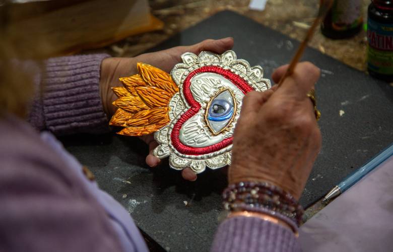 Invita Gobierno del Estado de México a regalar artesanías en aluminio este 14 de febrero