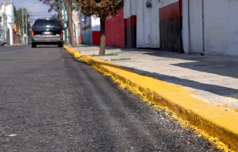 Recuperan calles de Toluca con bacheo y obras de rehabilitación