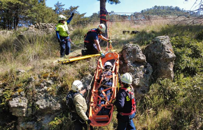 Gobierno del EdoMéx profesionaliza a cuerpos de auxilio para realizar rescates en escenarios extremos