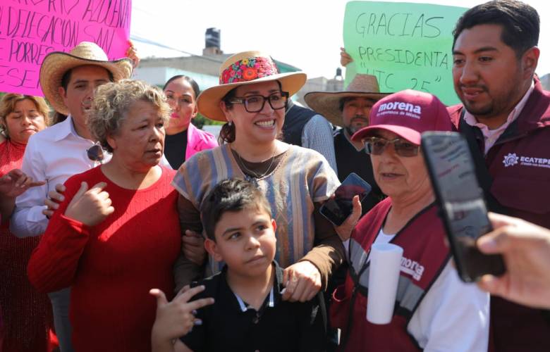 Inaugura Azucena Cisneros repavimentación de calle en Izcalli Jardines