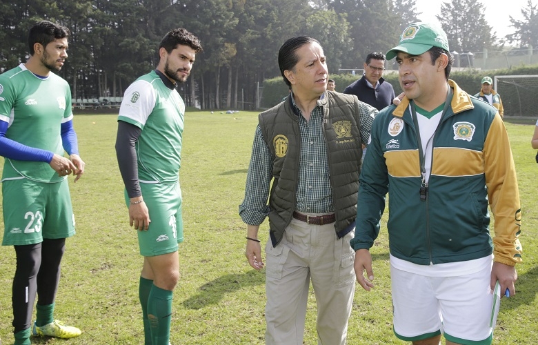 El rector jorge olvera acompaña a los potros en su entrenamiento