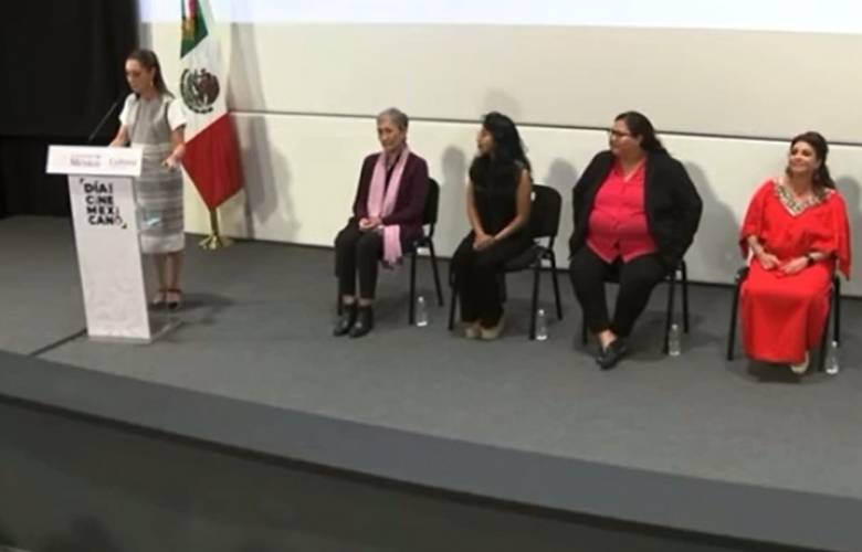 En compañía de mujeres indígenas , presidenta Claudia Sheinbaum conmemora el día de l cine mexicano 2025 en la cineteca nacional
