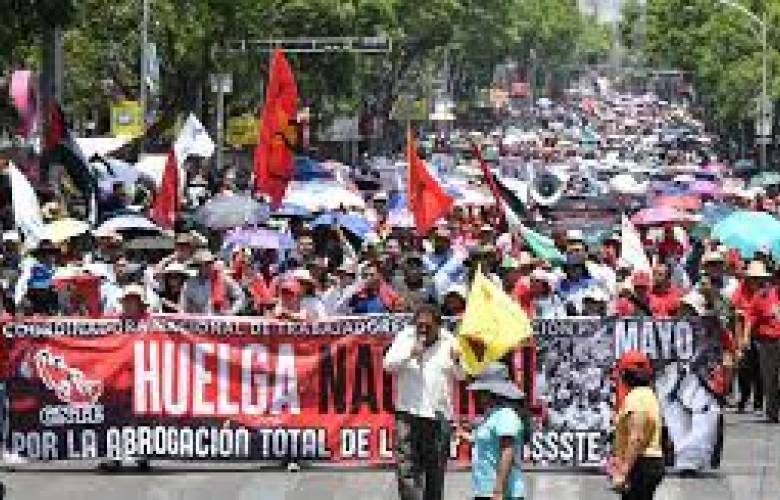 Marchó la CNTE en CDMX, presiona negociación con la federación