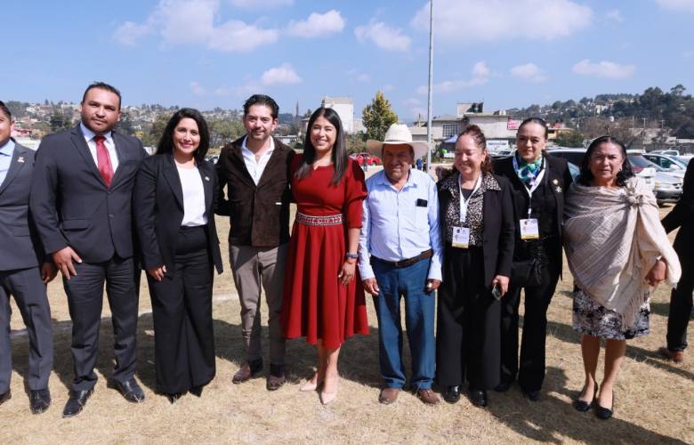 Berenice Carrillo Macario rinde ante el pueblo de Temoaya su primer Informe de Gobierno