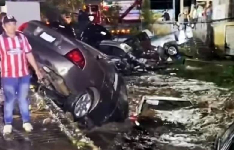 Daña 300 casas y 18 vehículos el desbordamiento del Rio Rincón de Lopez en Tejupilco; no hay fallecidos 
