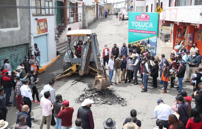 Reportan 100 mil metros cuadrados de caminos bacheados en Toluca 