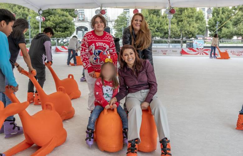 Fortalece DIF Toluca acompañamiento a la niñez, entrega regalos navideños a los ahijados del Sistema