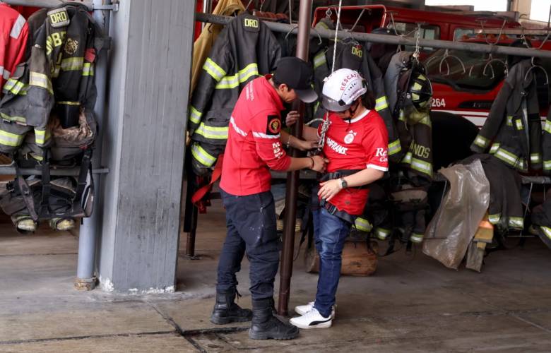 Impulsa Toluca inclusión con actividades para personas con discapacidad en estación de bomberos