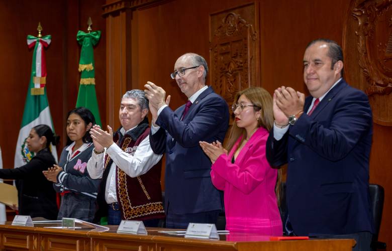 Entrega de becas, apoyos y estímulos son un reconocimiento a la dedicación del estudiantado de la UAEMéx 