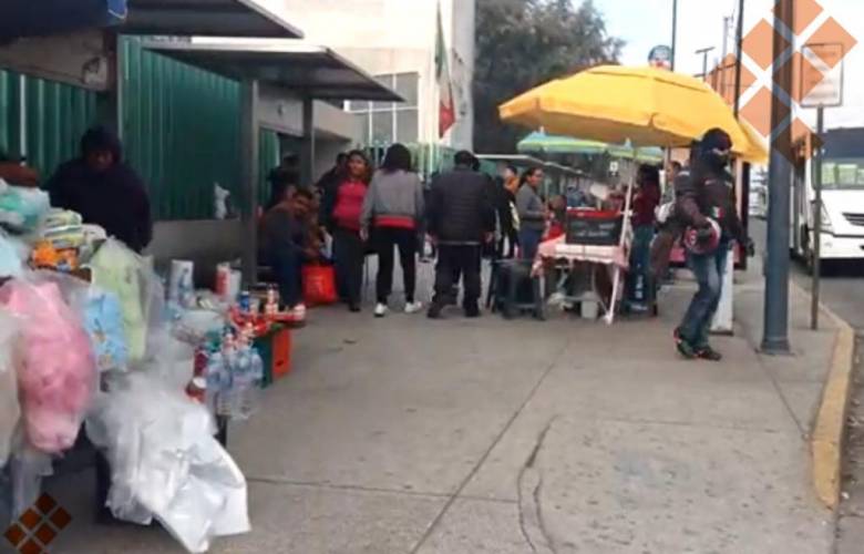 Denuncian mayor ambulantaje en zonas de hospitales en toluca